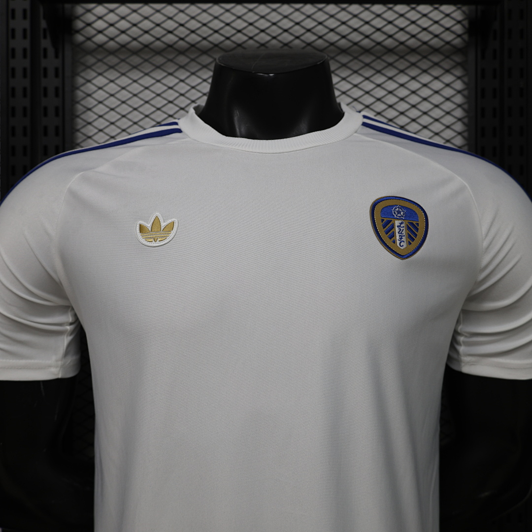 POLERA DE SALIDA LEEDS UNITED 25/26 VERSIÓN JUGADOR - Imagen 2