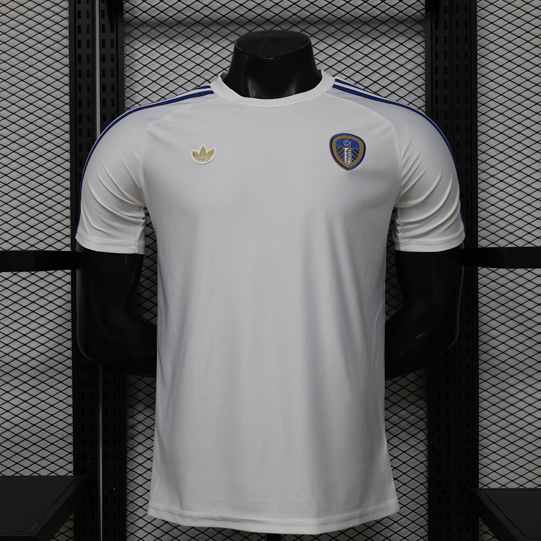 POLERA DE SALIDA LEEDS UNITED 25/26 VERSIÓN JUGADOR