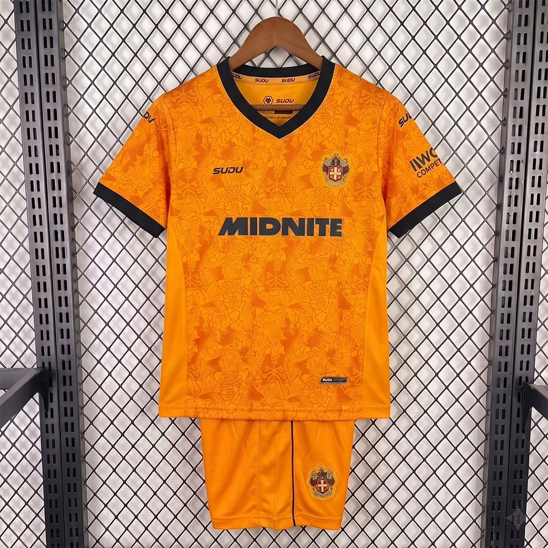 CAMISETA PRIMERA EQUIPACIÓN WOLVERHAMPTON 2026/27 VERSIÓN INFANTIL