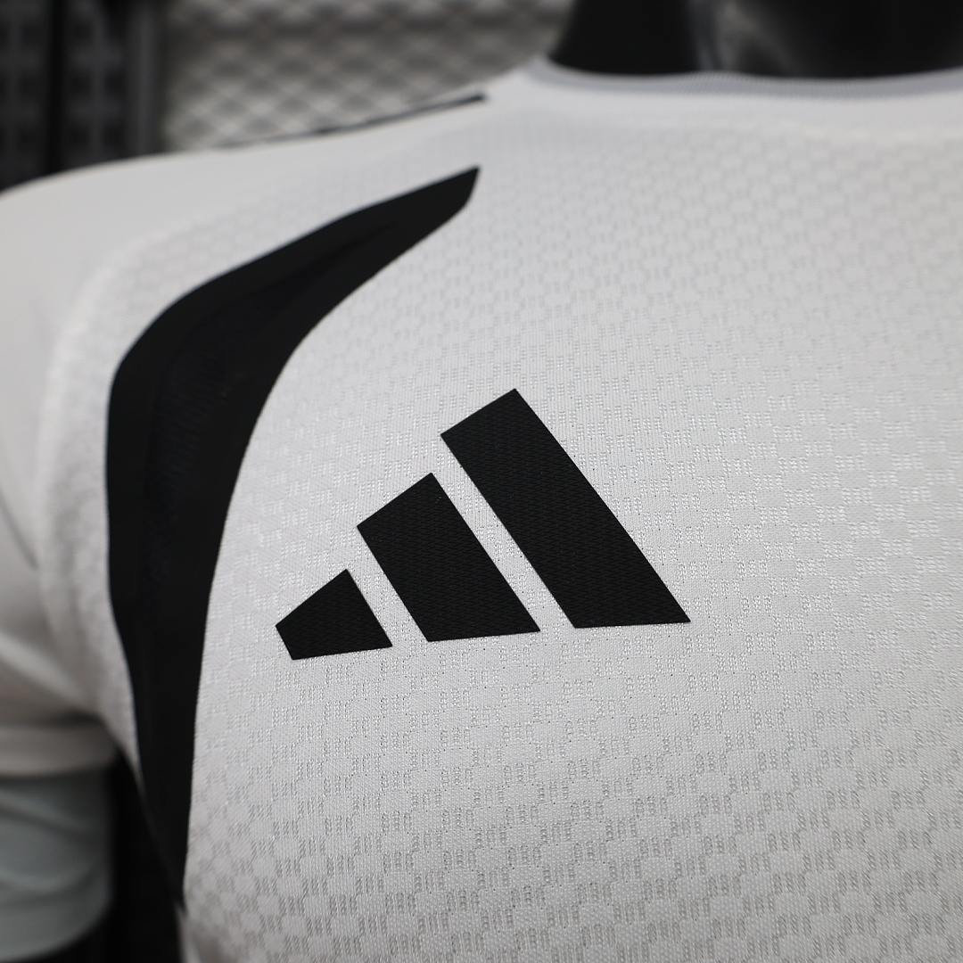 CAMISETA ENTRENAMIENTO REAL MADRID 2026/27 VERSIÓN JUGADOR - Imagen 3