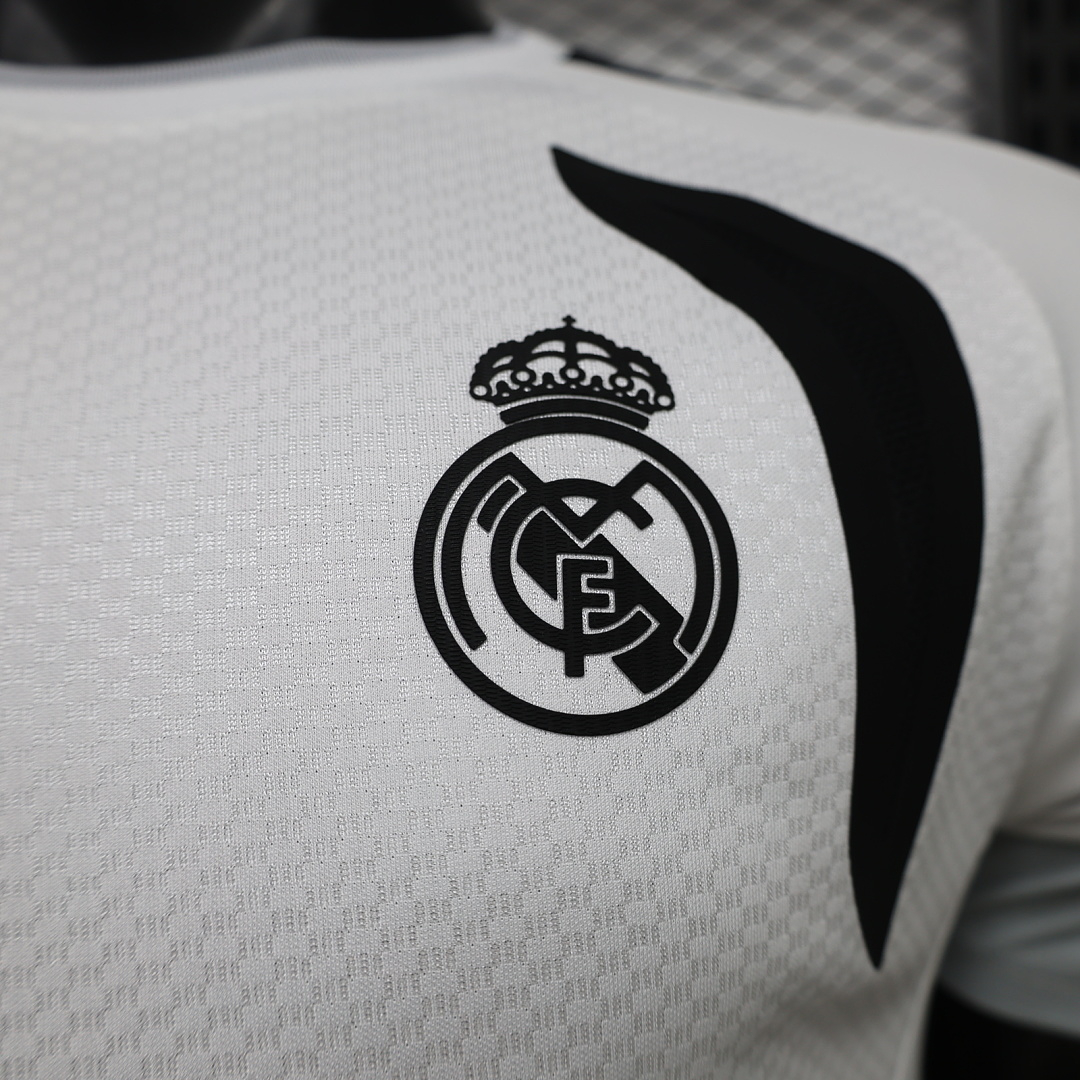 CAMISETA ENTRENAMIENTO REAL MADRID 2026/27 VERSIÓN JUGADOR - Imagen 4