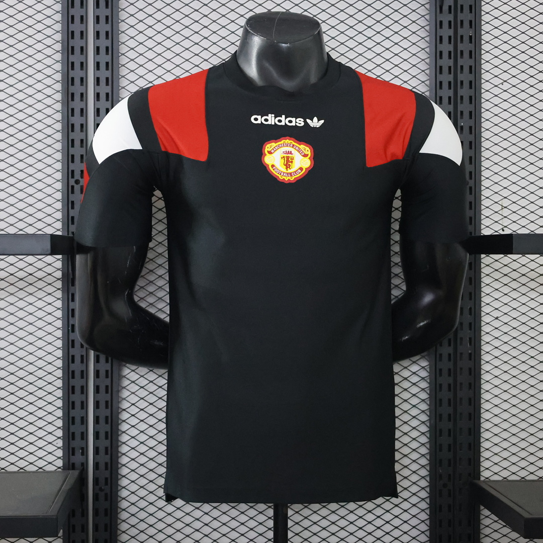 POLERA DE SALIDA EQT MANCHESTER UNITED 2026/27 VERSIÓN JUGADOR