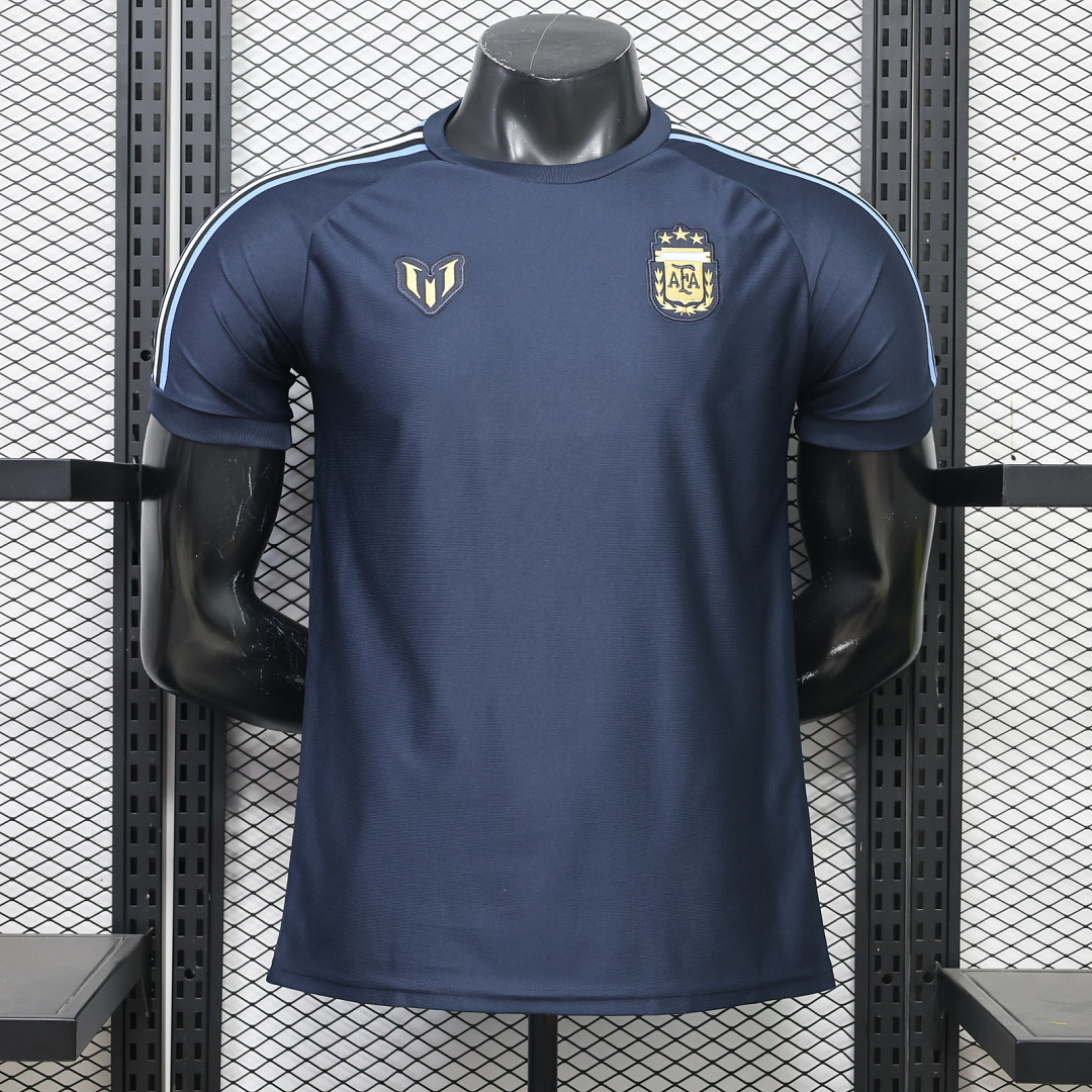 POLERA DE SALIDA DESPEDIDA MESSI ARGENTINA 2026 VERSIÓN JUGADOR