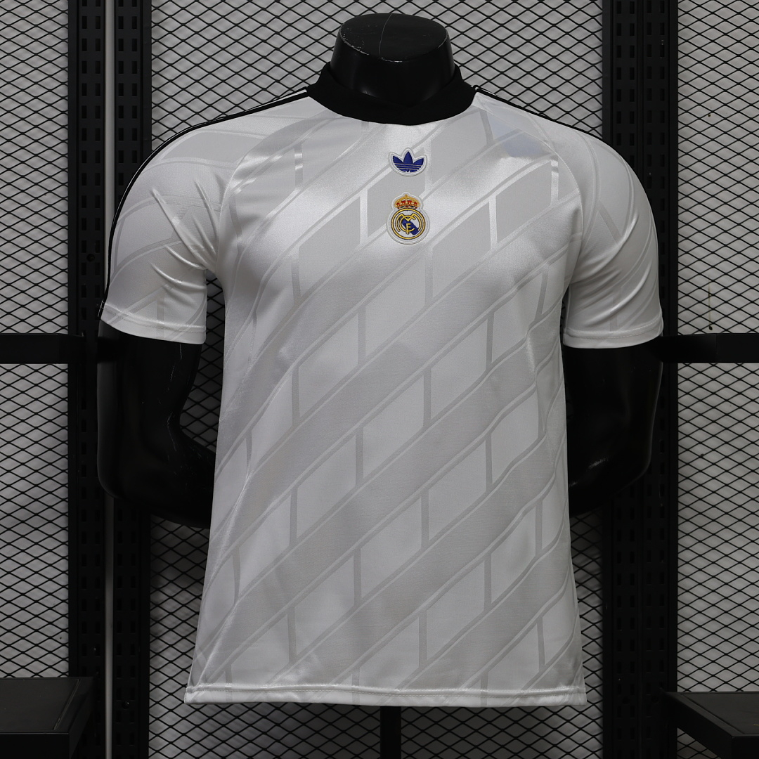 POLERA DE SALIDA REAL MADRID 2026/27 VERSIÓN JUGADOR